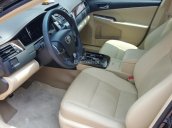 Bán Toyota Camry 2.0E sx 2016 màu đen, đã đi 4.800 km