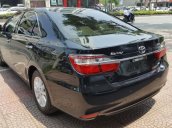 Bán Toyota Camry 2.0E sx 2016 màu đen, đã đi 4.800 km