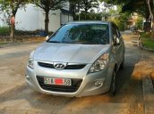 Chính chủ bán Hyundai i20 AT đời 2010, màu bạc, giá tốt