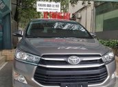 Cần bán xe Toyota Innova V đời 2017, màu xám