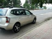 Gia đình bán xe Kia Carens 2010, còn zin từ đầu đến đuôi