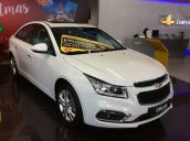 Bán Chevrolet Cruze LTZ đời 2017, màu trắng, 699tr