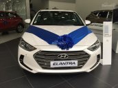 Bán Hyundai Elantra 2.0AT 2017, màu trắng, khuyến mãi hấp dẫn