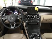 Cần bán Mercedes C200 đời 2018, màu trắng