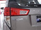 Cần bán Toyota Innova năm 2017, màu xám, giá 750tr