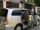 Bán Toyota Innova 2.0 G đời 2010, màu bạc xe gia đình