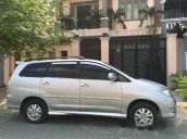 Bán Toyota Innova 2.0 G đời 2010, màu bạc xe gia đình