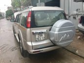 Cần bán gấp Ford Everest MT sản xuất 2011, màu bạc chính chủ