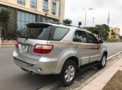 Cần bán xe Toyota Fortuner đời 2011, màu bạc