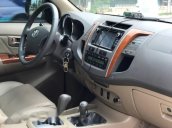 Cần bán xe Toyota Fortuner đời 2011, màu bạc