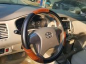 Gia đình bán Toyota Innova đời 2014, màu bạc