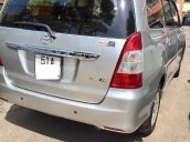 Cần bán xe Toyota Innova E 2013, màu bạc