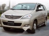 Bán xe Toyota Innova đời 2010, màu vàng 