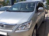 Cần bán xe Toyota Innova E 2013, màu bạc