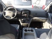 Bán xe Hyundai Starex 2017, 6 chỗ màu bạc, nhập khẩu Hàn Quốc, máy dầu, giá tốt nhất