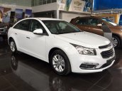 Chevrolet Cruze LT 1.6L màu trắng 5 chỗ, mua xe trả góp, giao xe tận nơi - LH: 0945.307.489