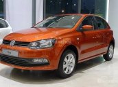 Giá xe Polo Hacthback màu cam, xe nhập. LH Hương: 0902.608.293 để xem xe tại showroom