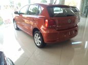 Giá xe Polo Hacthback màu cam, xe nhập. LH Hương: 0902.608.293 để xem xe tại showroom