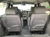 Gia đình cần bán xe Kia Carnival AT đời 2010, màu bạc, số tự động