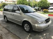 Gia đình cần bán xe Kia Carnival AT đời 2010, màu bạc, số tự động