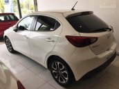 Cần bán xe Mazda 2 1.5AT sản xuất 2016, màu trắng