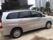 Cần bán xe Toyota Innova 2.0E đời 2013, màu bạc xe gia đình