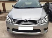 Cần bán xe Toyota Innova 2.0E đời 2013, màu bạc xe gia đình