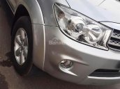 Bán xe Toyota Fortuner 2.5G 2011, màu bạc số sàn