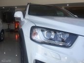 Cần bán xe Chevrolet Captiva LTZ đời 2017, màu trắng