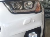 Cần bán xe Chevrolet Captiva LTZ đời 2017, màu trắng