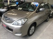 Cần bán Toyota Innova G năm 2011, màu nâu vàng