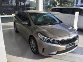 Bán Kia Cerato 1.6MT đời 2017, màu vàng, giá 564tr