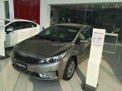 Bán Kia Cerato 1.6MT đời 2017, màu vàng, giá 564tr