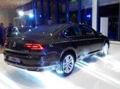 Giá xe Volkswagen Passat đời 2016, màu xanh lam, nhập Đức - Tặng BHVC+dán 3M - LH Hương: 0902.608.293