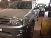 Bán Toyota đời 2011 số tự động 2 cầu, màu bạc, 750tr