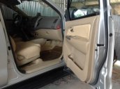 Bán xe Toyota Fortuner 2010 màu bạc, máy dầu