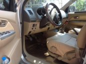 Bán xe Toyota Fortuner 2010 màu bạc, máy dầu