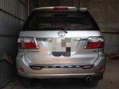 Bán xe Toyota Fortuner 2010 màu bạc, máy dầu