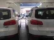 Bán xe Volkswagen Tiguan, màu trắng, nhập khẩu nguyên chiếc, tặng BHVC, Phim 3M. LH: 0931416628