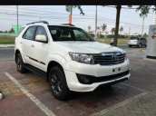 Cần bán xe Toyota Fortuner V đời 2015, màu trắng