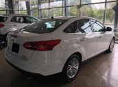 Cần bán xe Ford Focus sản xuất 2015, màu trắng còn mới