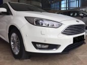 Cần bán xe Ford Focus sản xuất 2015, màu trắng còn mới