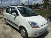 Cần bán Chevrolet Spark LT đời 12/2009, màu trắng, xe đẹp keng luôn