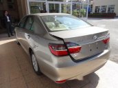 Cần bán xe Toyota Camry 2.0 E sản xuất 2017, màu nâu vàng