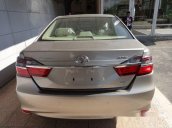 Cần bán xe Toyota Camry 2.0 E sản xuất 2017, màu nâu vàng