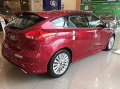 Bán Ford Focus Titanium 1.5Ecoboost đời 2016, màu đỏ, 750tr