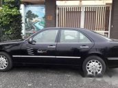 Cần bán Mercedes đời 2000, màu đen