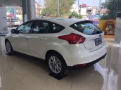 Cần bán Ford Focus 2017 mới 100% giá khuyến mại cực sốc