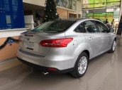 Bán ô tô Ford Fiesta Titanium đời 2017, màu bạc