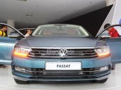 Xe giao ngay Volkswagen Passat 1.8 TSI màu xanh da trời - Để tư vấn thêm về dòng xe LH Hương: 0902.608.293